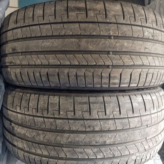 Pirelli P Zero PZ4 275/40 R22
