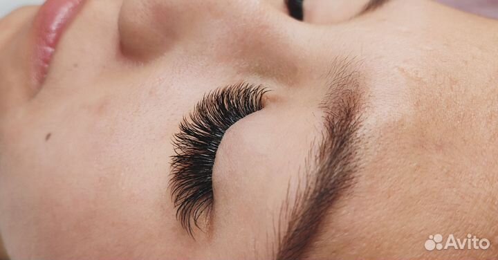 Наращивание ресниц и оформление бровей