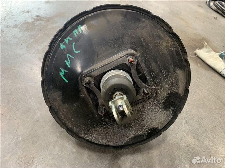 Усилитель тормозов вакуумный Mitsubishi Pajero