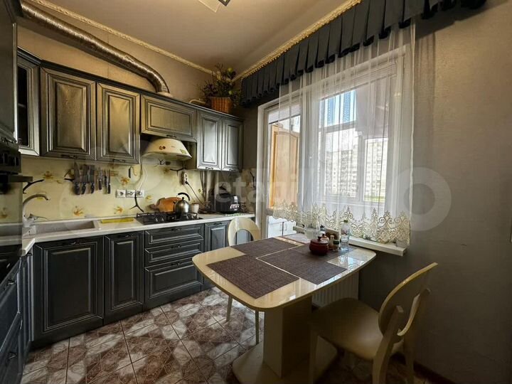 2-к. квартира, 66,4 м², 2/10 эт.