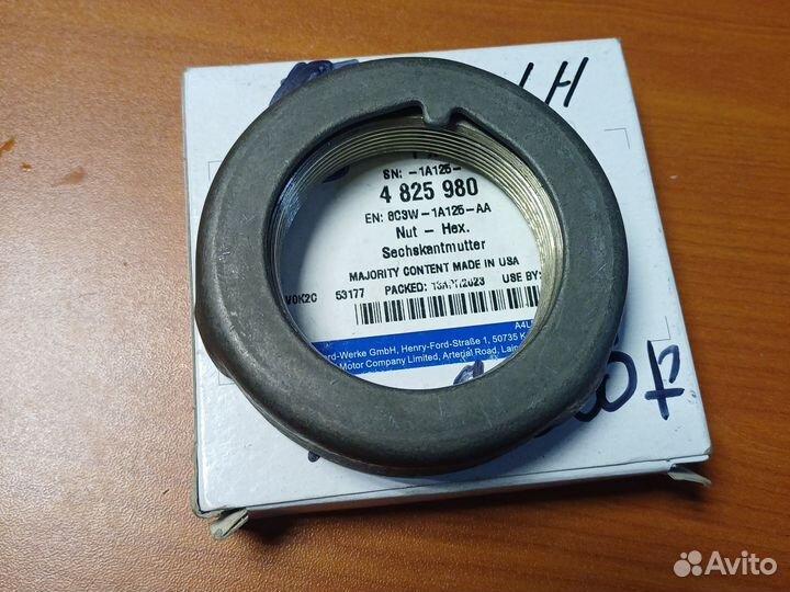 Гайка левой полуоси заднего моста Ford Transit 8