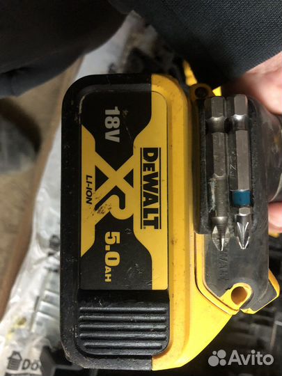 Ударный Dewalt шуруповерт