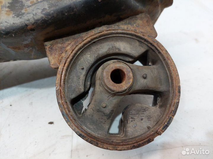 Опора (подушка) двигателя передняя Suzuki Sx4 хэтч