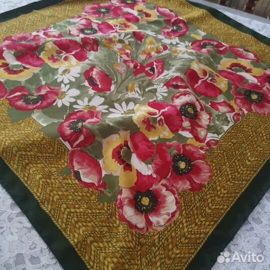 Большой красивый платок