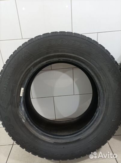 Goodyear UltraGrip 500 205/70 R15 98W