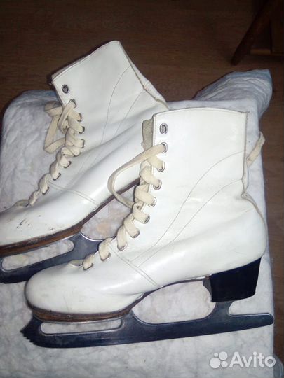 Коньки фигурные женские 38 размер