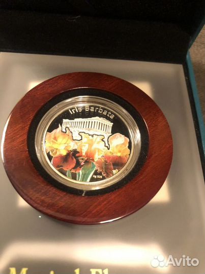 Коллекционная серебряная монеты Magical flowers