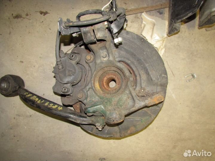 Кулак \ суппорт BMW 3 E90 328Xi 2008