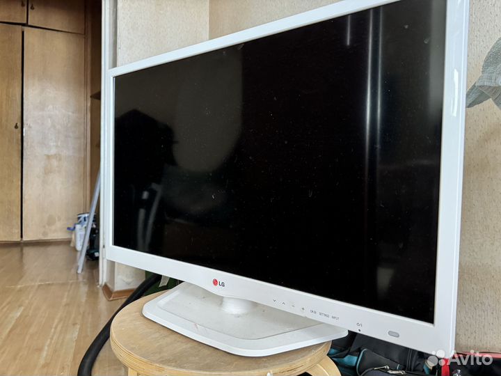 Телевизор LG 28LN457U без SMART и wi fi