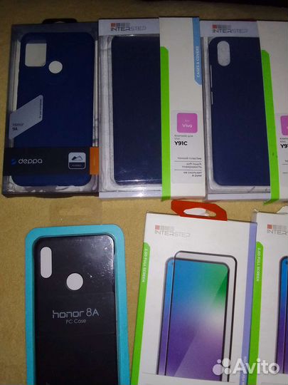 Защитные стекла и чехлы