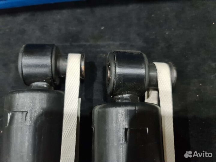 Задний амортизатор Ford Transit