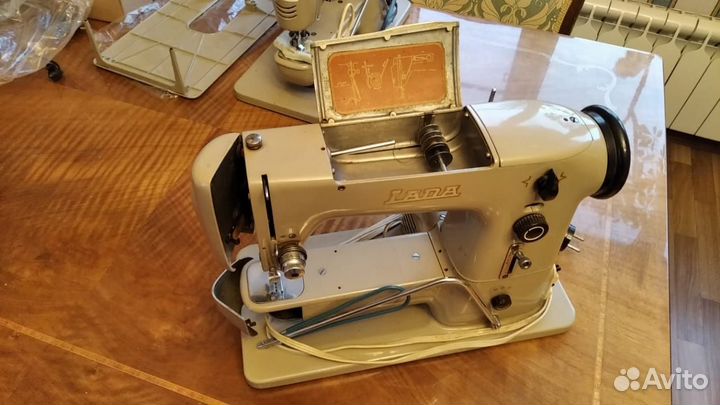Швейная машинка LADA 132