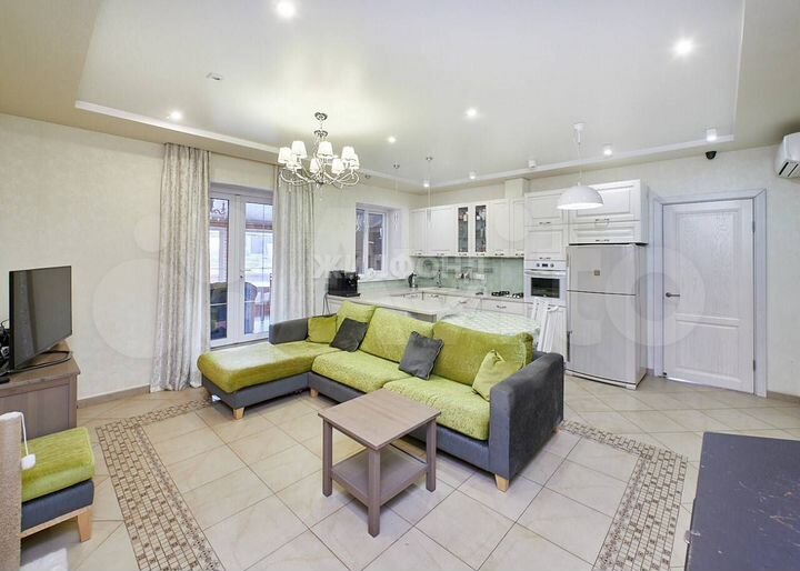 Коттедж 281,8 м² на участке 10 сот.