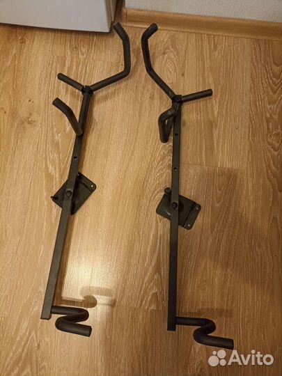 Крепёж гитары на стену