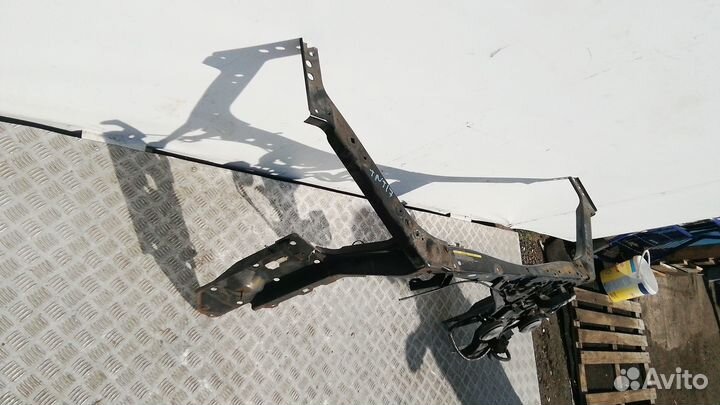 Передняя панель крепления облицовки (телевизор) ni