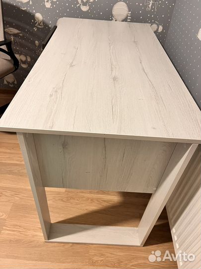 Письменный стол и стул