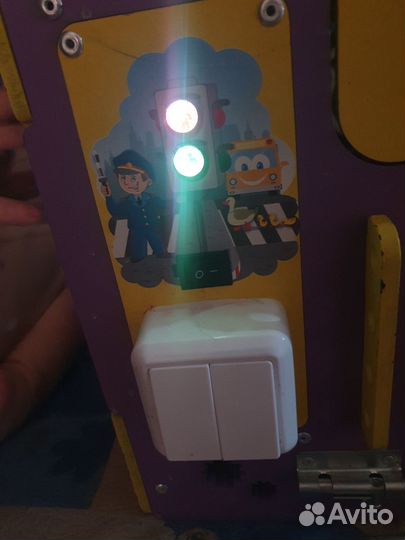 Бизиборд домик с парковкой