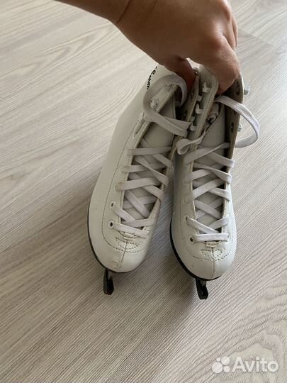 Продам фигурные коньки