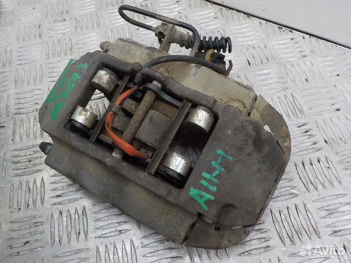 Суппорт задний правый Volkswagen Touareg