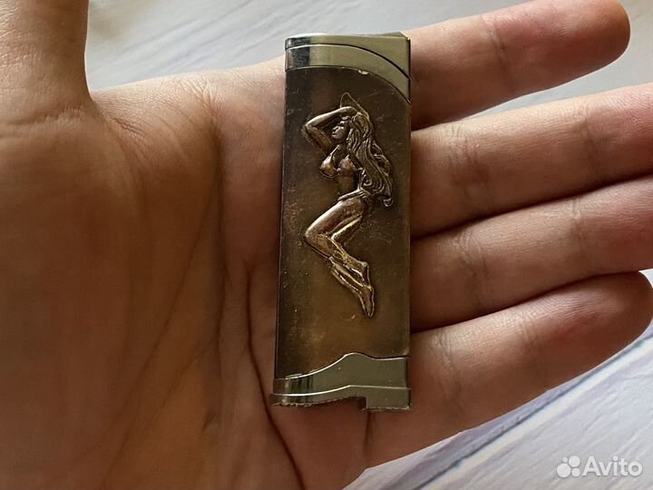 Пьезо зажигалки одним лотом Череп и Женщина