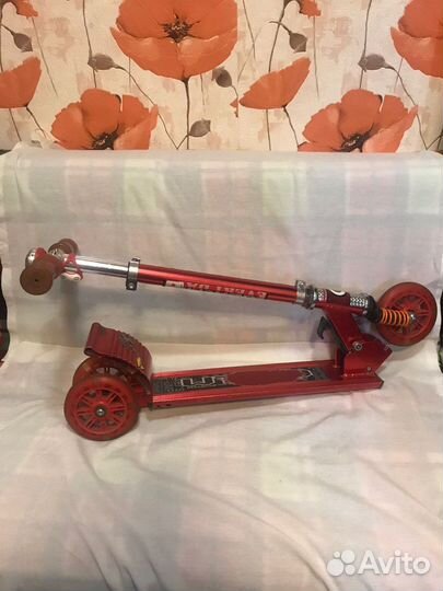 Продается самокат со светящимися колесами, б/у