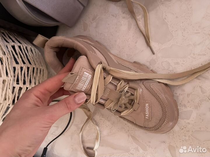 Кросовки женские