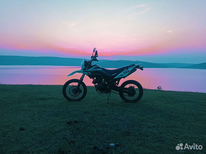 Продам эндуро мотоцикл 200 кубов