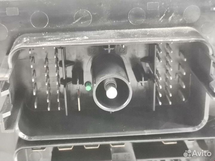 Блок предохранителей Opel Astra H/Family рест