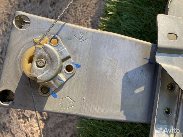 Стеклоподъемники на Рено Сандеро