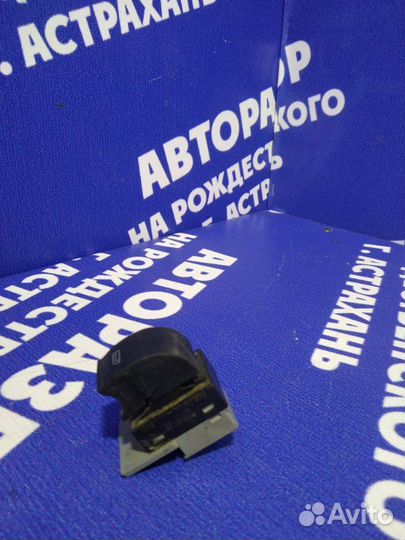 Кнопка стеклоподъемника Audi A6C5 седан 1998