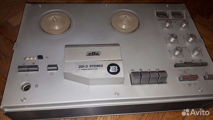 Советский катушечный магнитофон мелодия