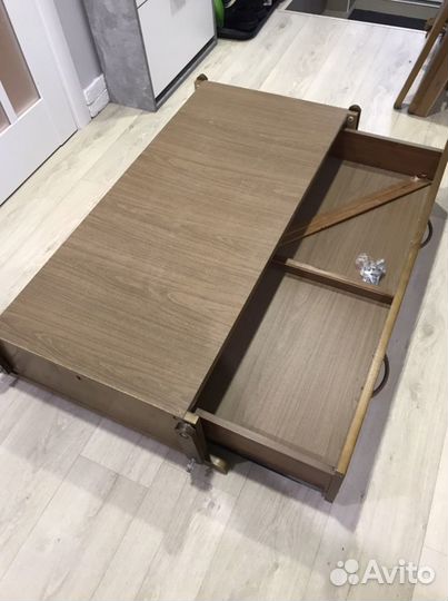 Детская маятниковая кроватка