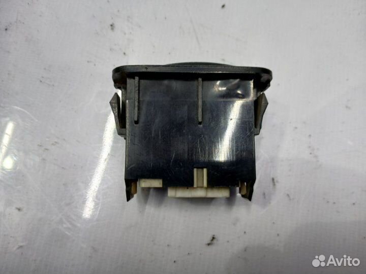 Кнопка стеклоподъемника задняя левая Toyota