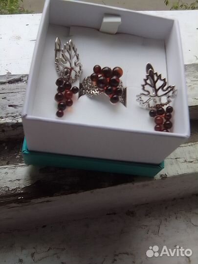 Комплект с янтарем