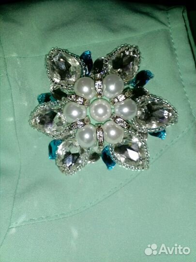 Украшаю пришивными стразами изделия