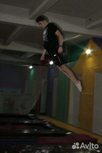 Тренер по прыжкам на батуте