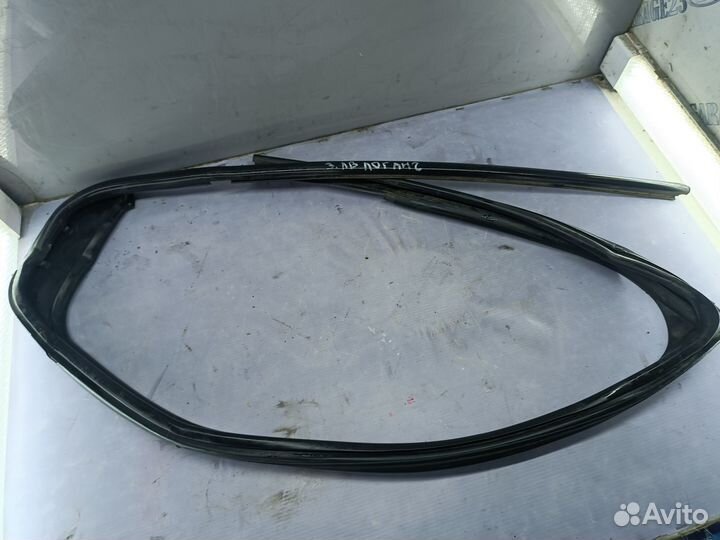 Уплотнитель рамки двери левой зад. Renault Logan 2