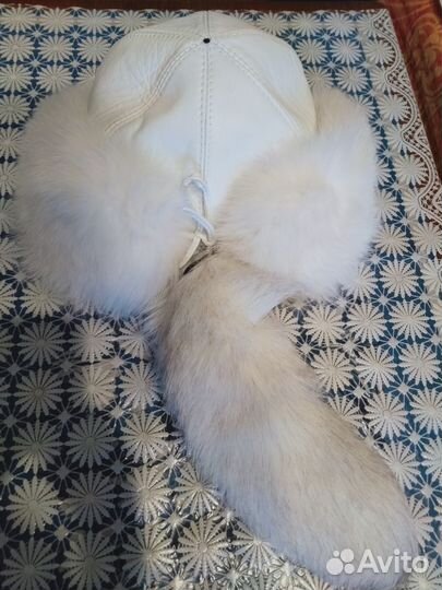 Женская песцовая шапка-ушанка с козырьком