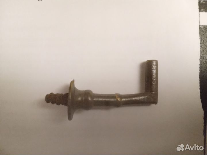 Старинный бронзовый крючок