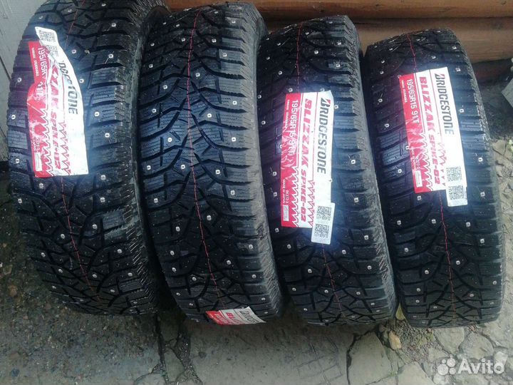 Bridgestone Blizzak Spike-02 195/65 R15 91T
