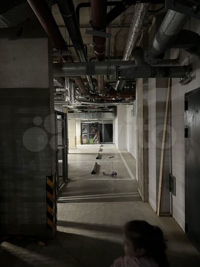 Машиноместо, > 30 м²