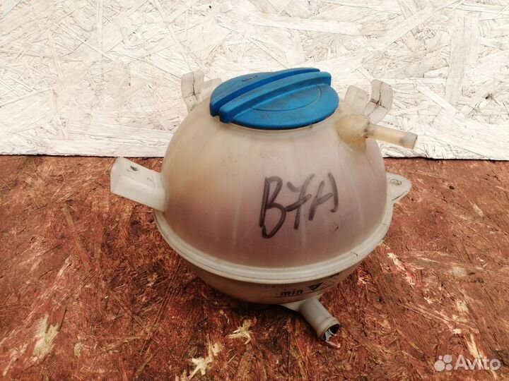 Расширительный бачок VW Passat B7 2010-2015