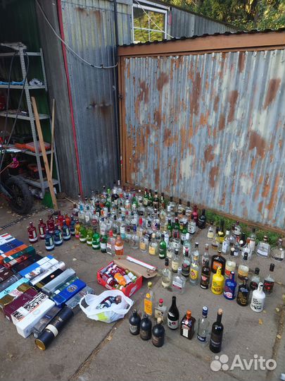 Пустые бутылки из под алкоголя