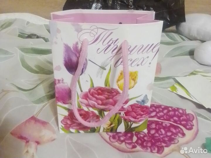 Контейнер с детскими, девчачьими штучками