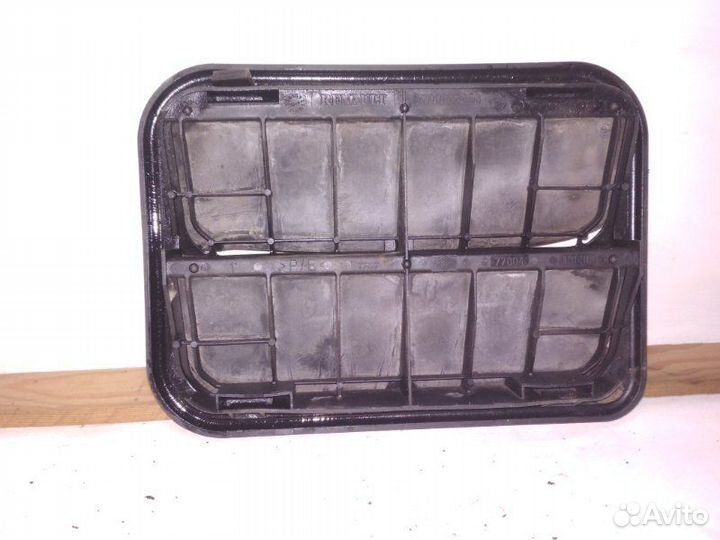 Решетка вентиляционная задняя правая Renault Logan