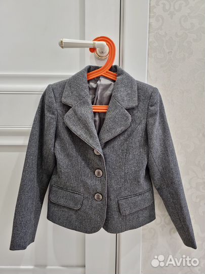 Школьная форма для девочки 128. Пиджак,юбка,жилет