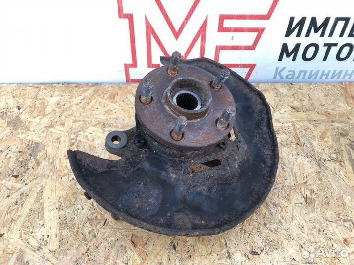 Поворотный кулак передний левый Pontiac Vibe 1ZZ