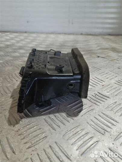 Дефлектор воздушный правый Volkswagen Tiguan SUV