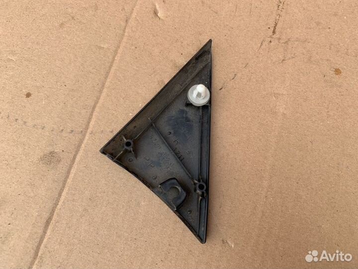 Уголок двери правый Toyota Corolla AE 100 5AFE