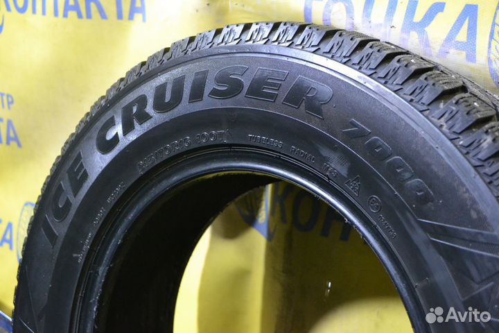 Bridgestone Ice Cruiser 7000 215/70 R16
